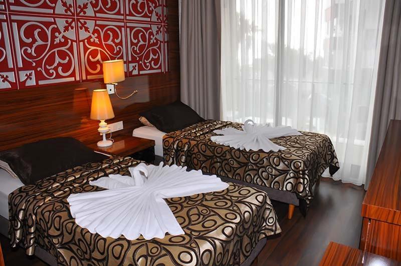 אלאניה Grand Bayar Beach Hotel מראה חיצוני תמונה