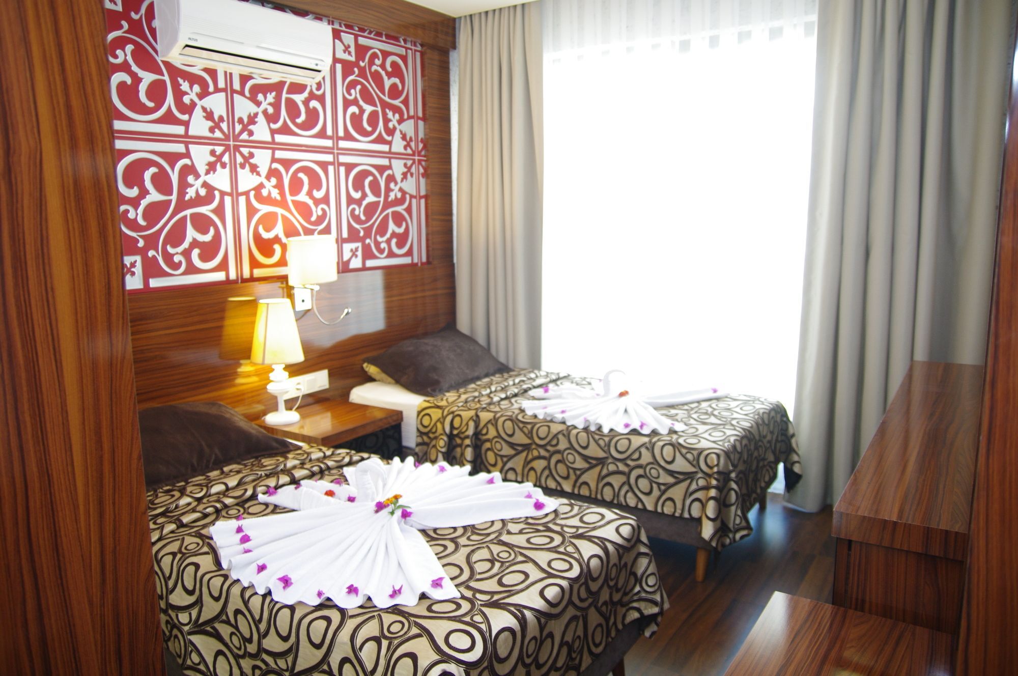 אלאניה Grand Bayar Beach Hotel מראה חיצוני תמונה